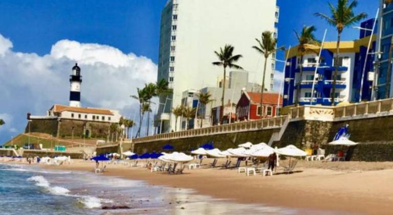 Serviced apartment with patio & pool | Suitable for remote work in Santos