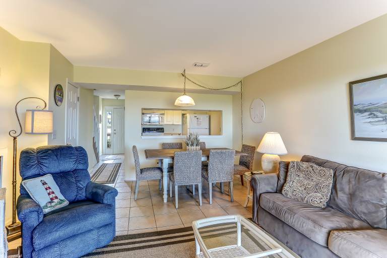 DOG FRIENDLY - Enjoy the Relaxed atmosphere that provides an Ideal Oceanfront setting — photo 4