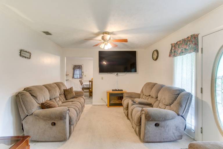 Cozy Waycross House w/ Yard & Screened Patio! — photo 5
