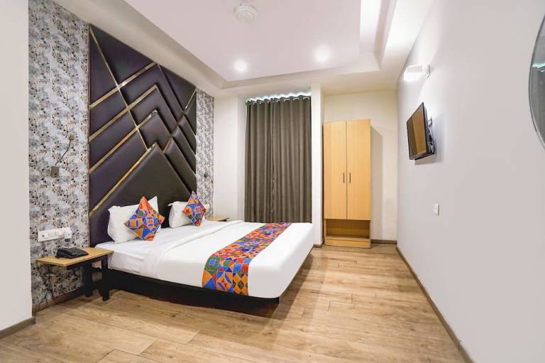 Fabhotel Royale 30