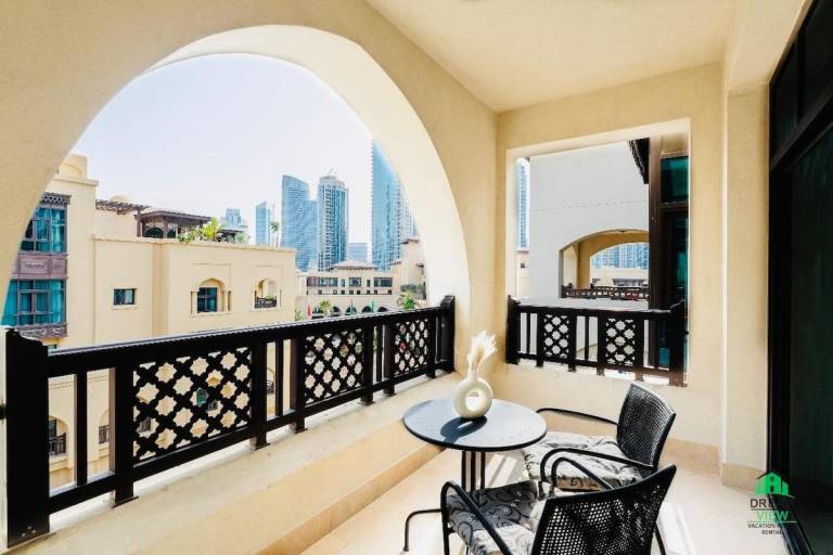Fully equipped house with barbeque, hot tub & garden | Next to Burj Khalifa | Water view | Good for workation | Dogs allowed — photo 5