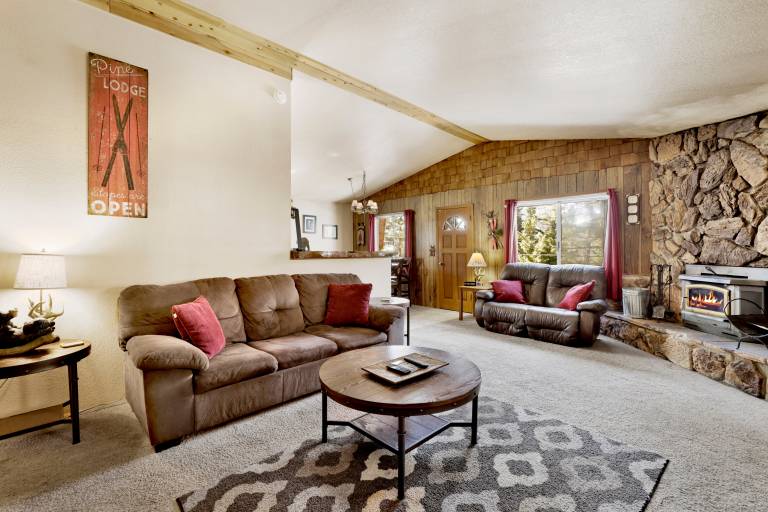 Upper Moonridge Chalet: 2BR/2BA, Private Hot Tub, Wood Fireplace & WiFi — photo 2