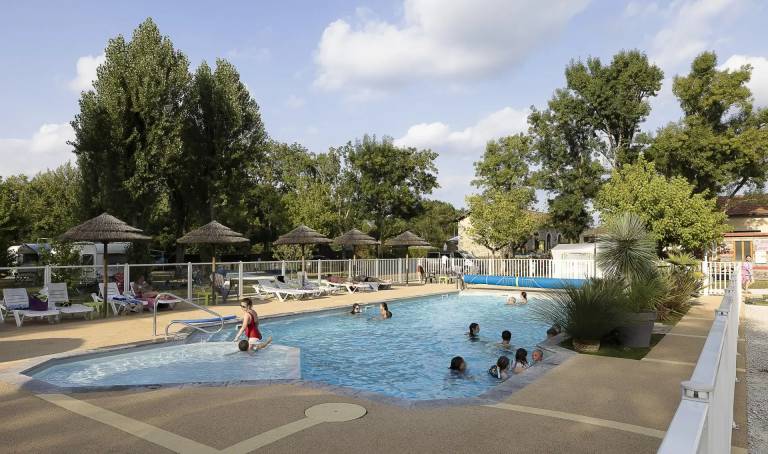 Camping with patio, heated pool & garden | Pet-friendly — photo 2