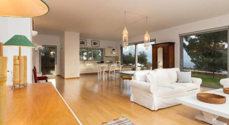 Villa with patio, garden & private pool — photo 3