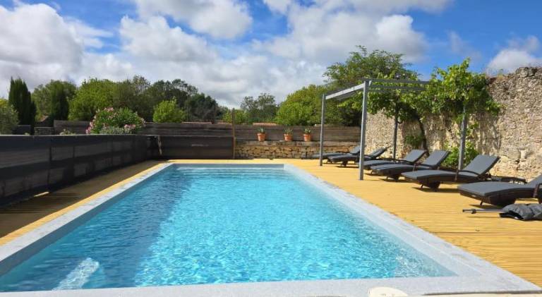 Lovely vacation home with yard, terrace & pool | Dogs allowed — photo 3