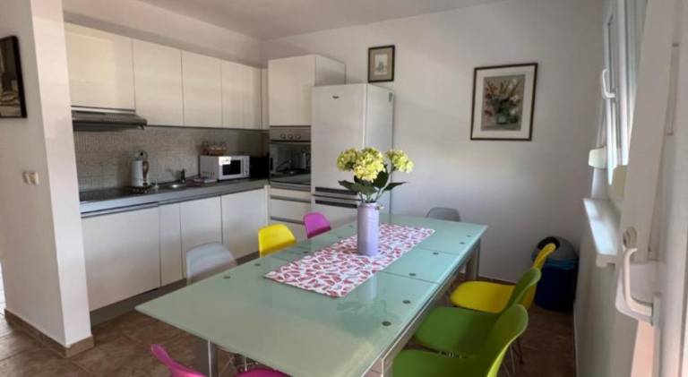 Apartment with terrace, BBQ & yard — photo 5