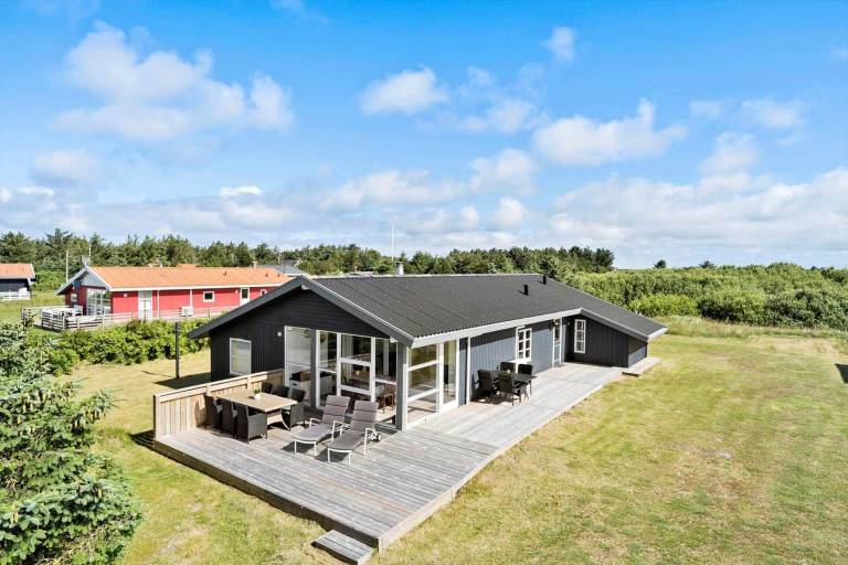 Vacation home with sauna, patio & grill in Harboore