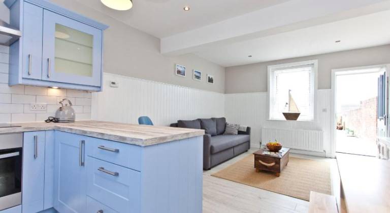 House with jacuzzi — photo 3