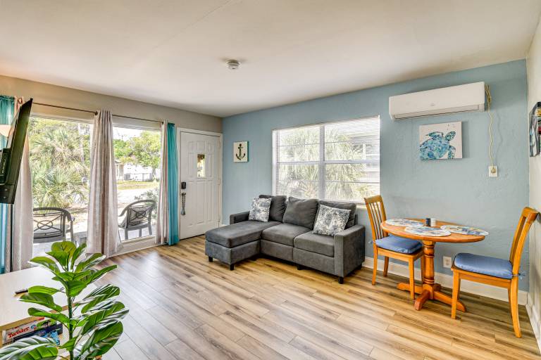 4 Mi to Daytona Boardwalk & Beaches Cute Cottage
