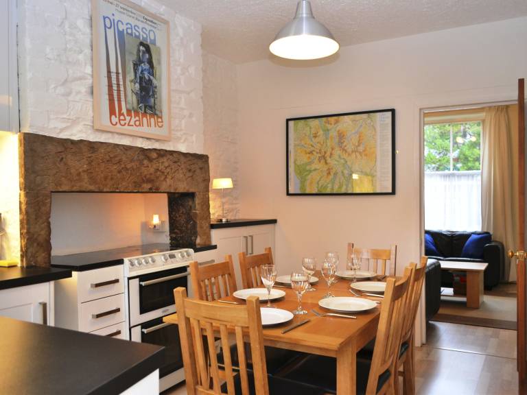 Cottage with garden — photo 5