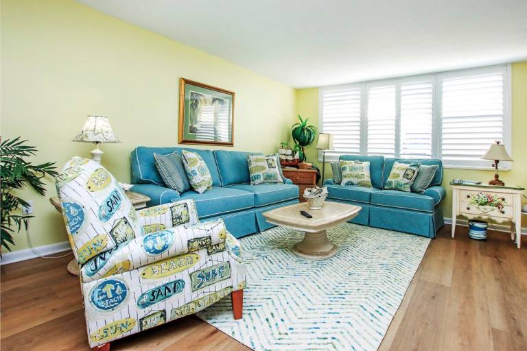 Child-friendly condo with barbecue & heated pool | Water view | Next to the beach | Dogs allowed — photo 3