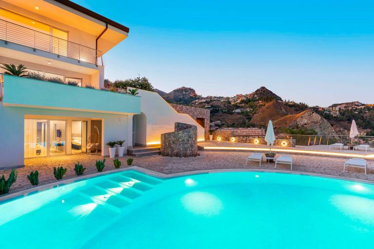 Villa with terrace, BBQ & private pool — photo 2