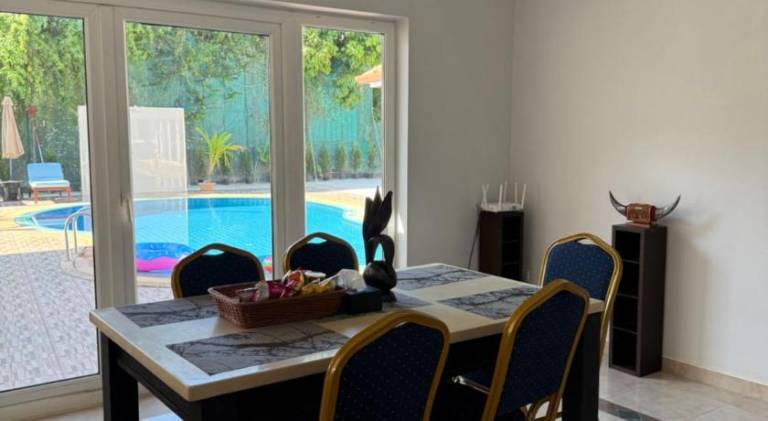 Villa with pool — photo 5