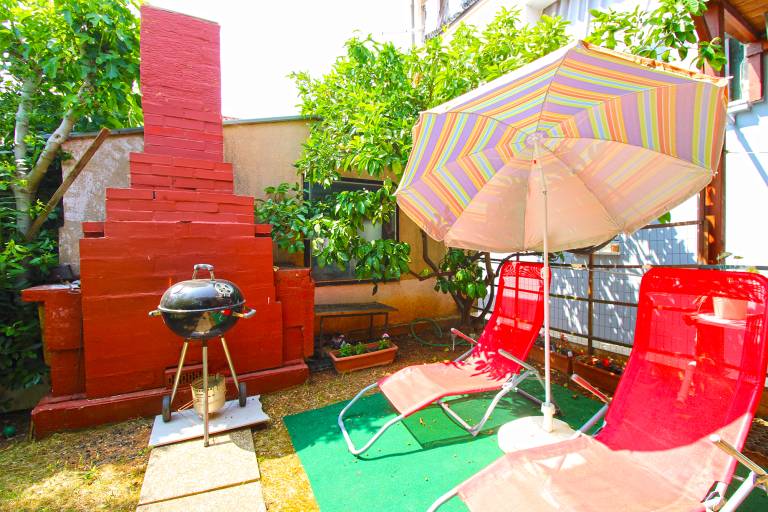 Holiday apartment with barbecue & patio — photo 2