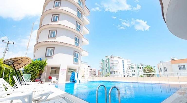 Holiday apartment with patio & pool in Mersin