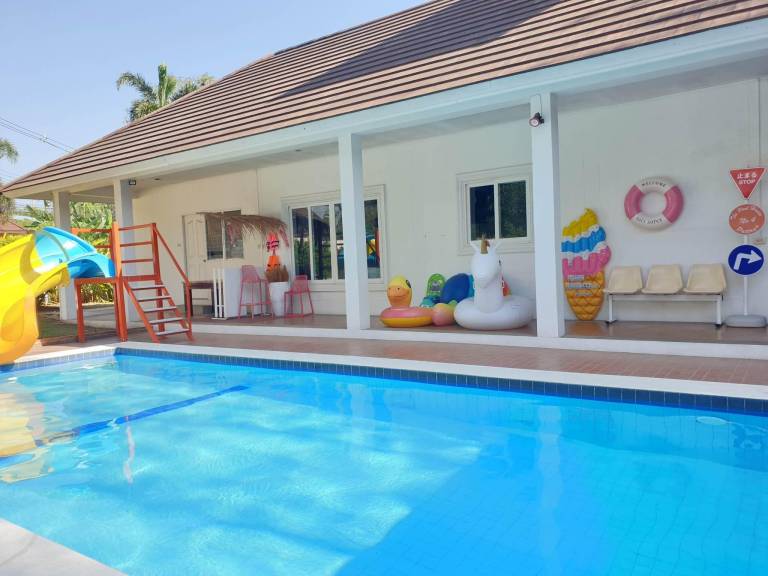 Spacious house with barbeque, private pool & garden | Pets are welcome in Chonburi
