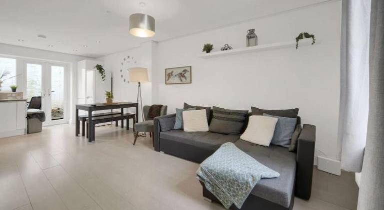 3Bedroom Home Near Cardiff Central with Garden in Cardiff