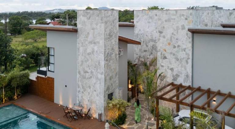 Nice lodge with garden & pool | Pets are welcome in Imbituba