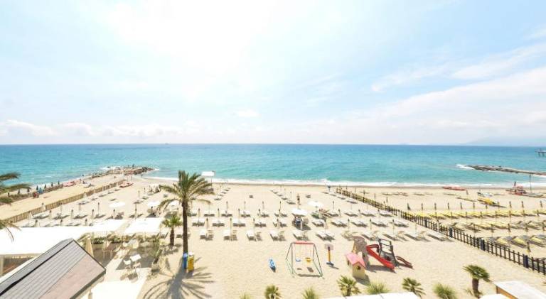Holiday apartment with pool | Beach nearby | Pets are welcome in Pietra Ligure