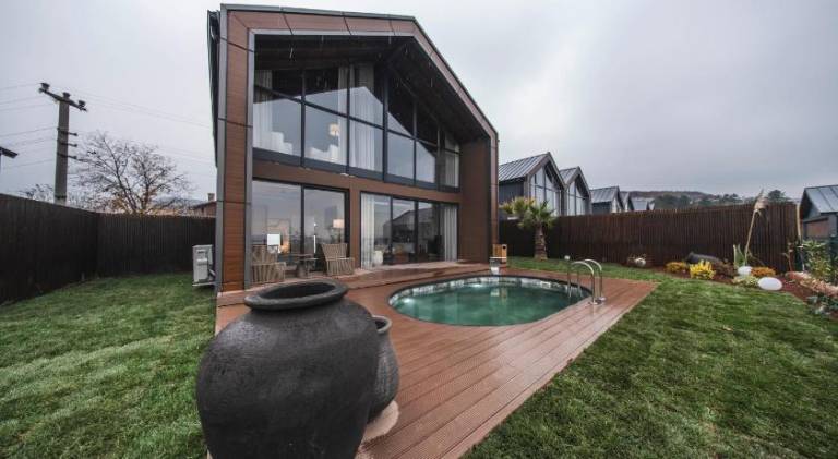 Villa with terrace, barbeque & pool in Sapanca