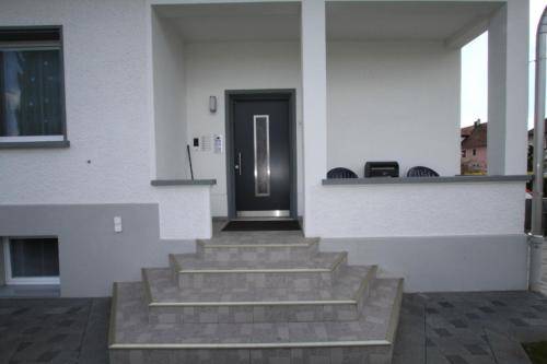 Holiday apartment with barbeque, terrace & yard — photo 3