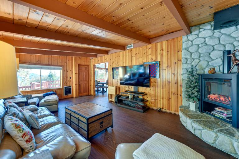 Day Trip to Music Fests! Idyllwild Home w/ Hot Tub — photo 3