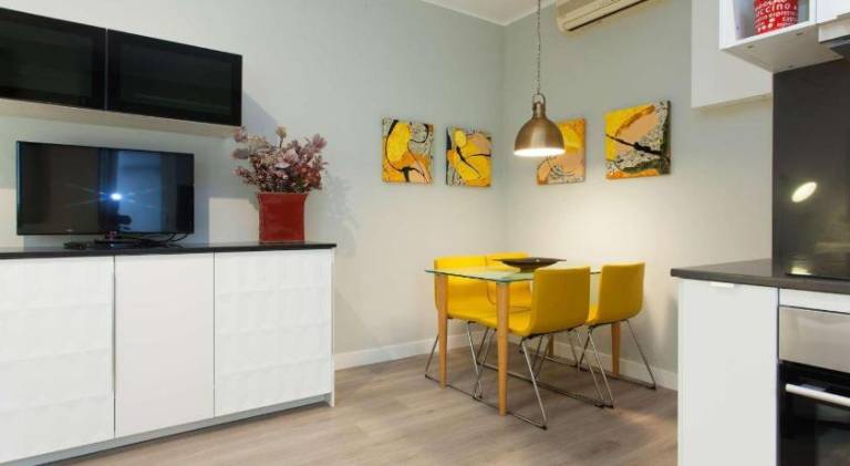 Beautiful apartment next to Sagrada Familia — photo 2