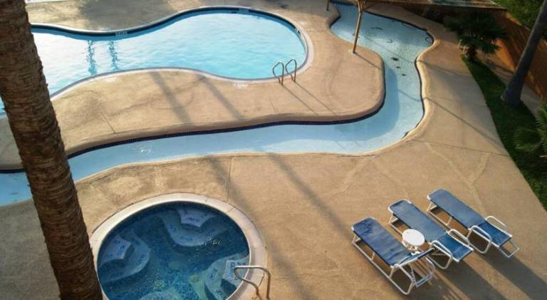 Parklane 105 2-3 minute walk to beach access in South Padre Island, TX