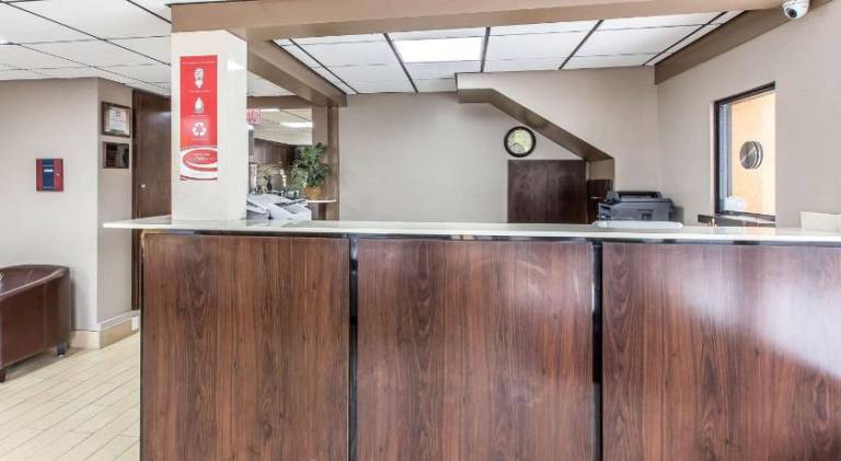 Econo Lodge Savannah Midtown — photo 3
