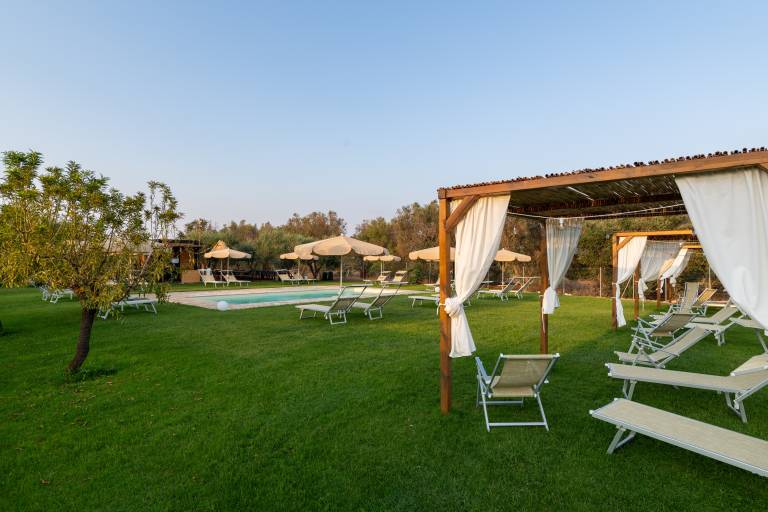 Apartment with yard & pool | Garden view in Brindisi