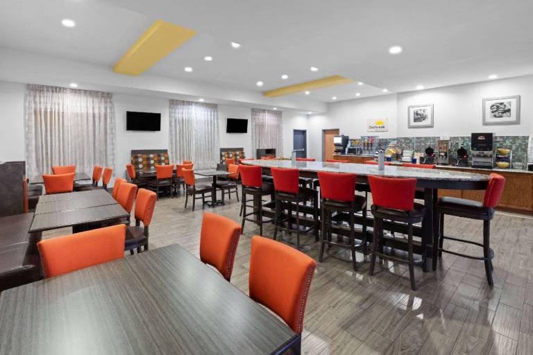 Days Inn & Suites by Wyndham Lubbock Medical Center — photo 4