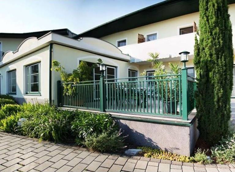 Bed & Breakfast  Mörbisch am See