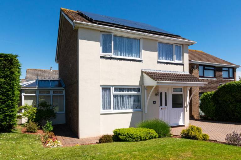 Child-friendly cottage with garden & patio | Pet-friendly in Paignton