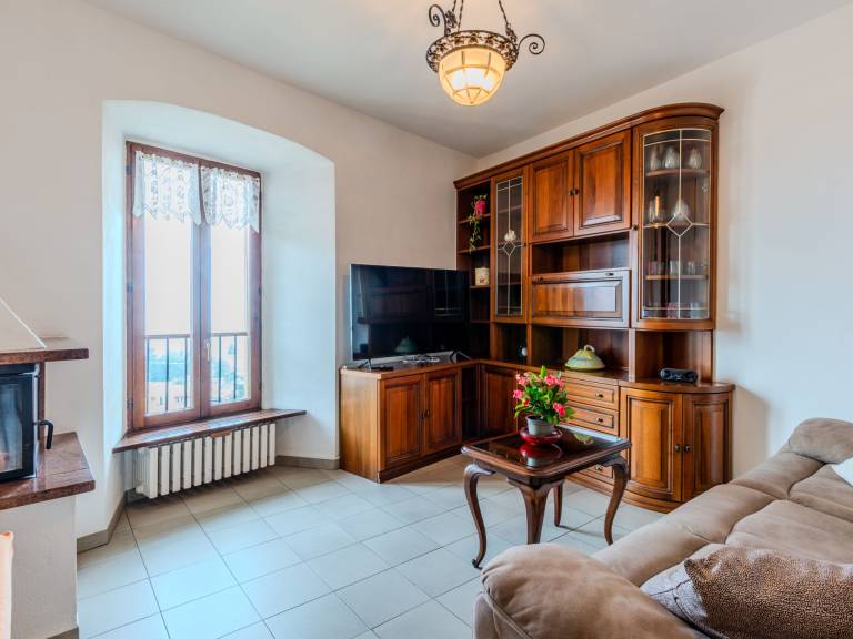 Apartment with yard, barbeque & patio | Lake view — photo 5