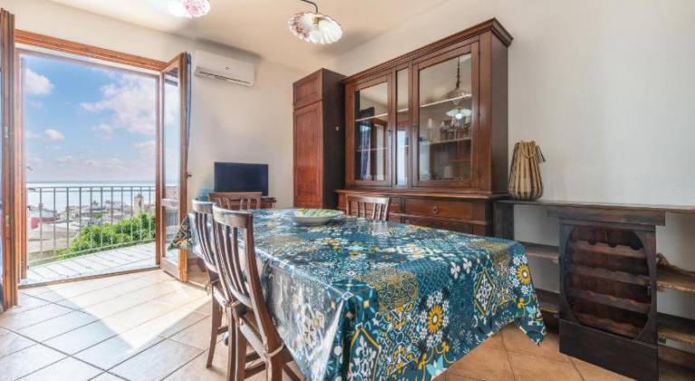 Rental apartment with terrace — photo 2