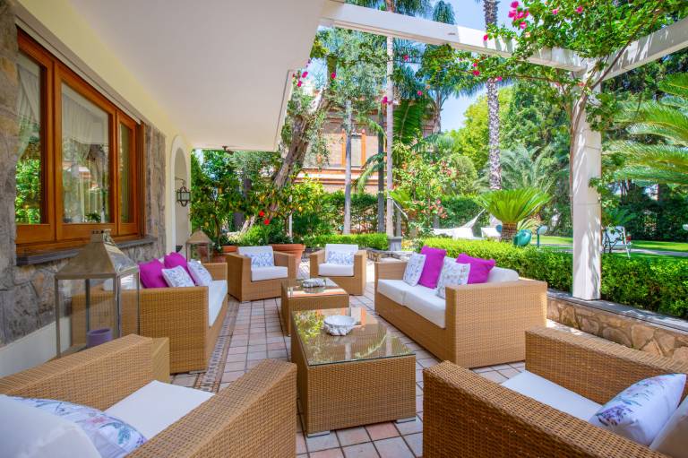 SorrentoVibes - Villa in Sorrento Center gardens & outdoor space — photo 3