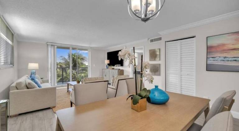 Luxury - 2BR 2BA - Balcony - Right Across From the Beach — photo 2