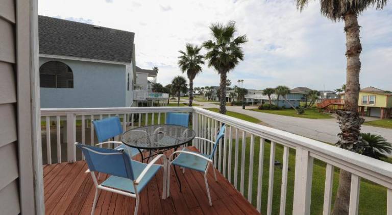 Vacation home with patio, barbeque & yard | Close to the beach | Pets are welcome — photo 2