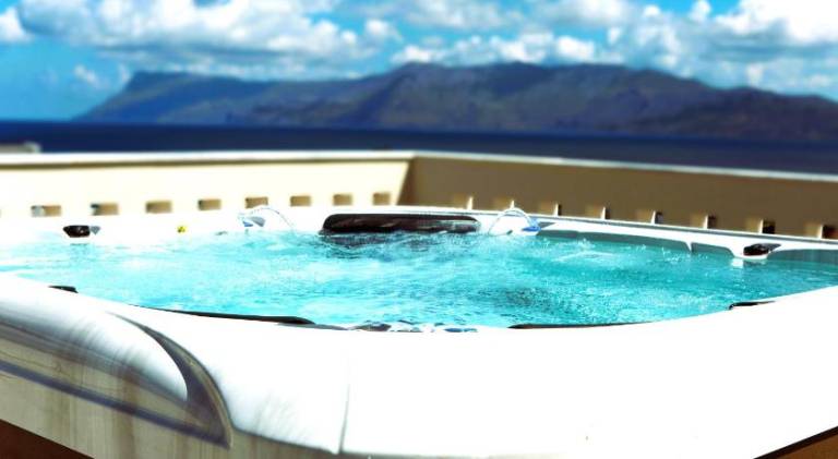 Rental apartment with pool, garden & hot tub | Close to the beach | Good for workation | Pets allowed in Kissamos
