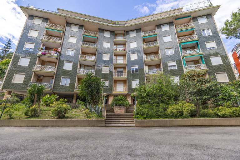 Rental apartment with garden in Sanremo