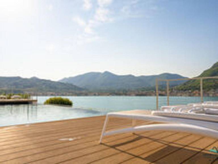 Children-friendly apartment with pool & patio | Dogs allowed in San Felice del Benaco