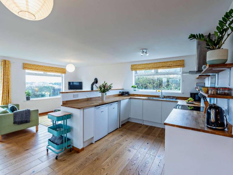 Fully equipped wonderful cottage with yard | Pet-friendly in Bude
