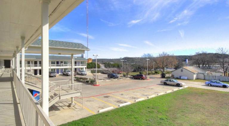 Motel 6 Kerrville, TX — photo 3