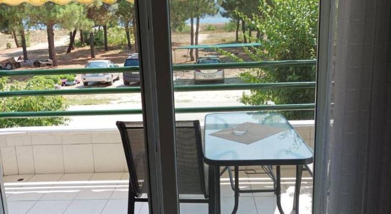 Apartment with terrace, yard & grill — photo 4