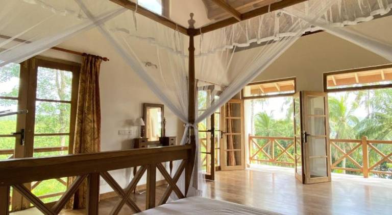 Luxury French "Cannelle lake villa" — photo 2