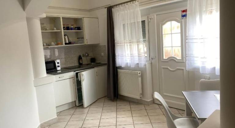 Holiday apartment with patio & garden — photo 5