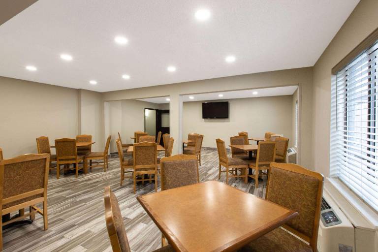 Days Inn & Suites by Wyndham Wisconsin Dells — photo 5