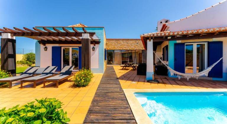 Villa with hot tub, terrace & private pool in Sintra