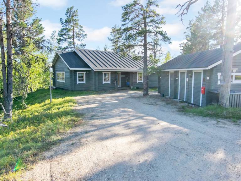 Vacation home with sauna & patio — photo 2