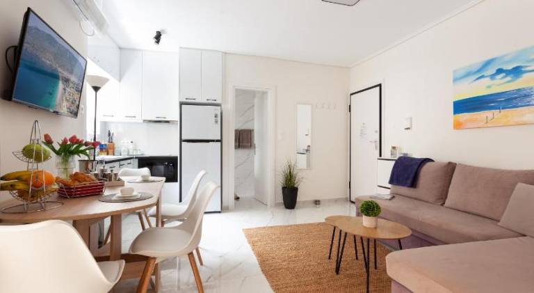 Stylish Seaside Apartment-Just 50m from the Beach — photo 2